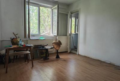 Apartament cu 3 camere decomandat în Giurgiului