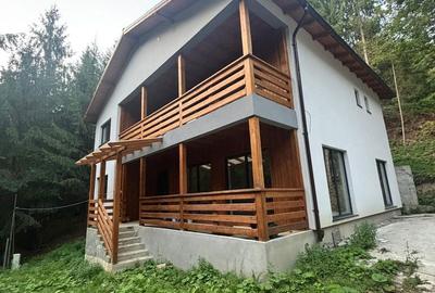 Casă cu Teren 1050 Mp în Central - 2