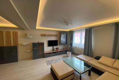 Apartament cu 3 camere semidecomandat, mobilat în Valea Aurie