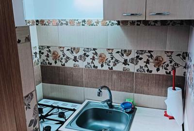 Apartament cu 2 camere semidecomandat în Traian