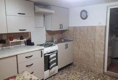 Casă cu 3 camere cu Teren 1800 Mp în Plopeni - 1