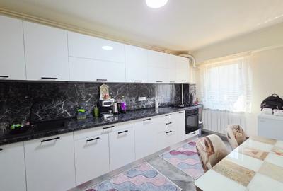 Apartament cu 4 camere decomandat în - 6