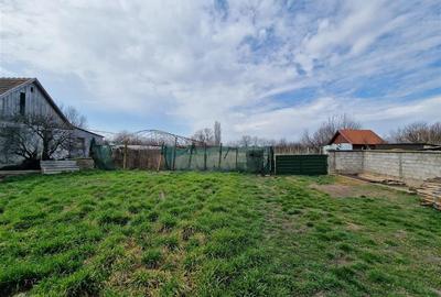 Casă cu 2 camere cu Teren 1114 Mp în Borș - 7