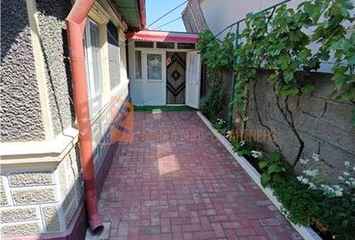 Casă individuală cu 4 camere cu Canalizare în 1 Decembrie - 11