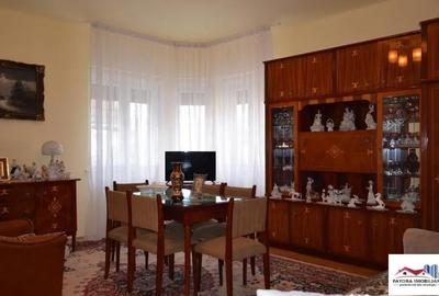 Casă cu 9 camere cu Teren 650 Mp în Central - 1