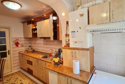 Apartament cu 3 camere semidecomandat, mobilat în Țiglina 2 - 9