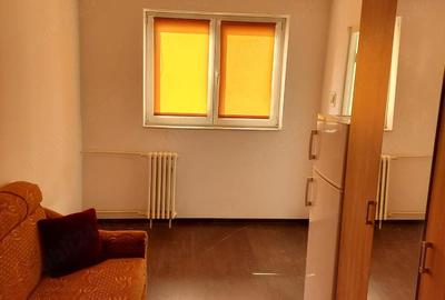 Garsonieră decomandată în Democrației - 2