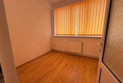 Zona pietii Tractorul, 900 mp, spatii comerciale dispuse pe doua etaje - 14