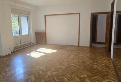 Inchiriere apartament Bd. Primaverii - stradal, 5 camere, etaj 1 Inchiriere apartament Bd. Primaverii - stradal, 5 camere, etaj 1 - 4