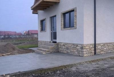 Casă cu 5 camere cu Teren 200 Mp în Lumina