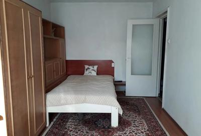 Inchiriez garsoniera zona Dacia-Sovata etaj 2 - 2