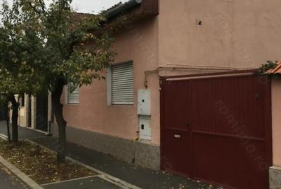 Casă cu 3 camere în Micălaca