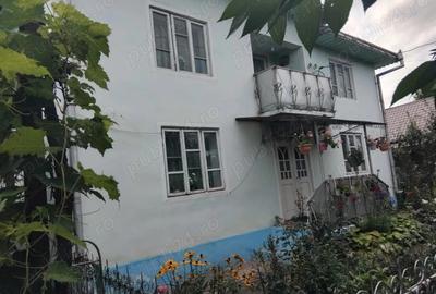 Vand casa 6 camere + garaj + anexe + 1 hectar teren langa casa