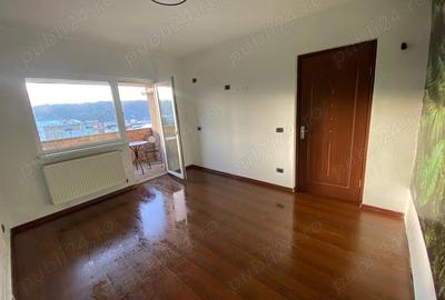 Apartament cu 2 camere decomandat în Piața Centrală