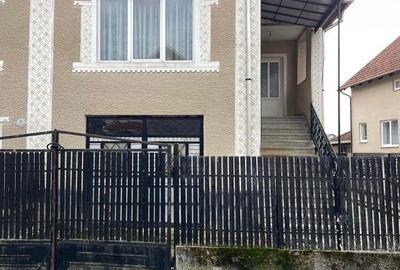 Casă cu 4 camere în Central - 2