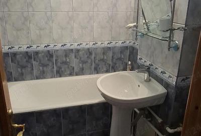 Apartament cu 2 camere decomandat în Micro 20