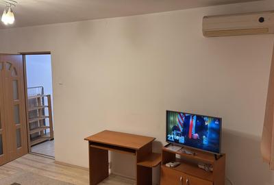 Apartament cu 2 camere decomandat, mobilat în Titan
