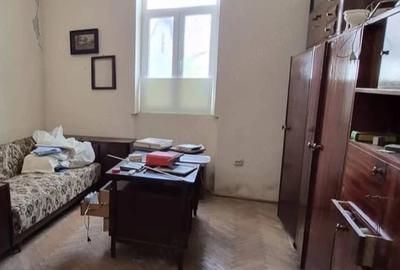 Casă cu 4 camere cu Teren 344 Mp în Central - 1