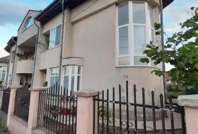 Casă cu Teren 120 Mp în Central - 1