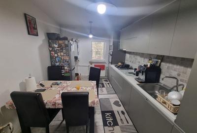 Apartament cu 4 camere decomandat, mobilat în CET - 4