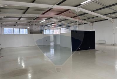 Spațiu comercial, de 1,000 mp, în Central - 8