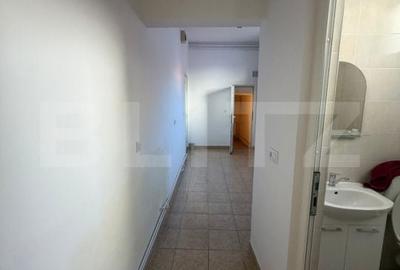 Spațiu comercial, de 40 mp, în Central - 4