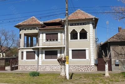 Casă cu Teren 500 Mp în Central - 2