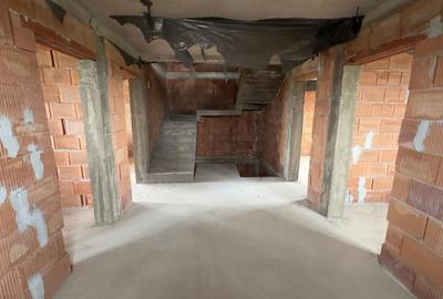 Casă cu 4 camere în Șimian - 4