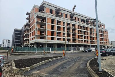 Apartament cu 3 camere decomandat în Tractorul - 9