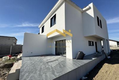 Casă individuală cu 4 camere cu Canalizare în Moșnița Nouă