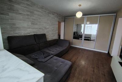 Apartament cu 3 camere semidecomandat în Podu Roș - 2