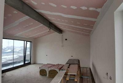 Casă cu 4 camere în Central - 2