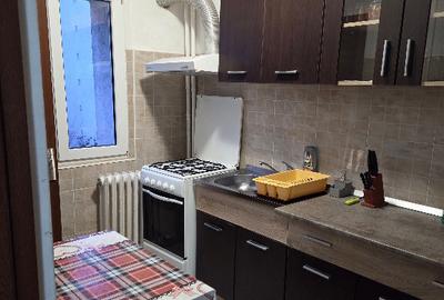 Apartament cu 2 camere decomandat în Titan