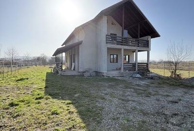 Casă cu 4 camere în Central - 1