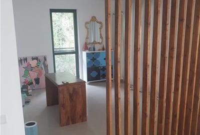 Birou, de 48 mp, în Central - 9