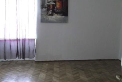 Casă cu 4 camere cu Teren 350 Mp în Popoveni - 1