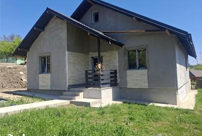 Casă cu 4 camere cu Teren 470 Mp în Miroslava