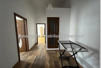 De inchiriat casa zona Centru - 1