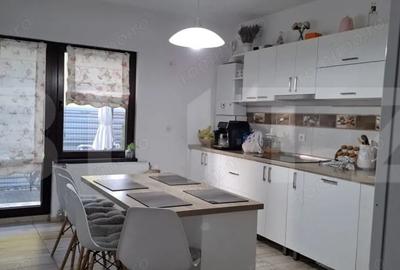 Casă cu 4 camere cu Teren 350 Mp în Central - 10