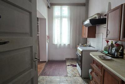 Casă cu 6 camere decomandat cu Teren 461 Mp în Central - 1