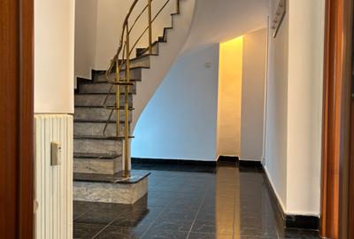 Apartament cu 4 camere decomandat în Decebal