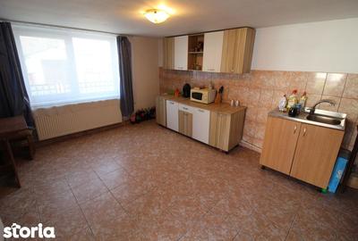 Casă cu 2 camere cu Teren 2261 Mp în Central - 2