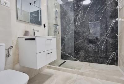 Vedere laterala, pozitie frontala - apartament la 2 pasi de mare. - 9