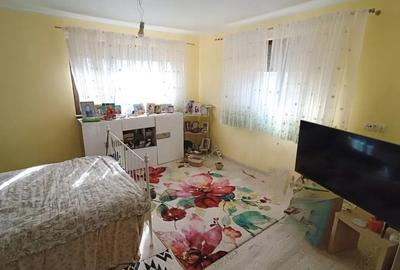 Casă cu 8 camere cu Garaj în Frumușani - 10