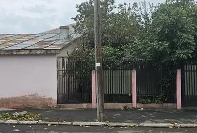 Casă cu Teren 450 Mp în Central - 2