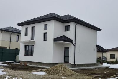 Casă cu 4 camere cu Teren 560 Mp în Tărtășești - 2