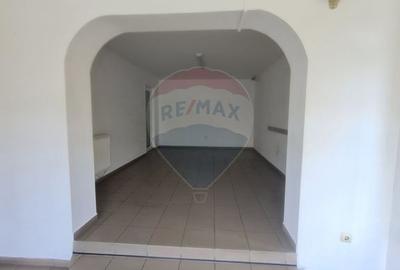 Spațiu comercial, de 90 mp, în Nord - 3