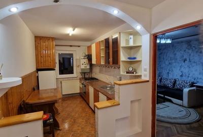 Apartament cu 3 camere decomandat, mobilat în Valea Aurie