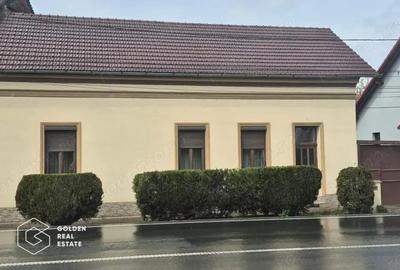 Casa cu teren de 958 mp, oras Lipova - 1