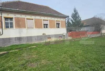 Casa batraneasca cu teren generos, in localitatea Dedrad la 10 km de Reghin - 2